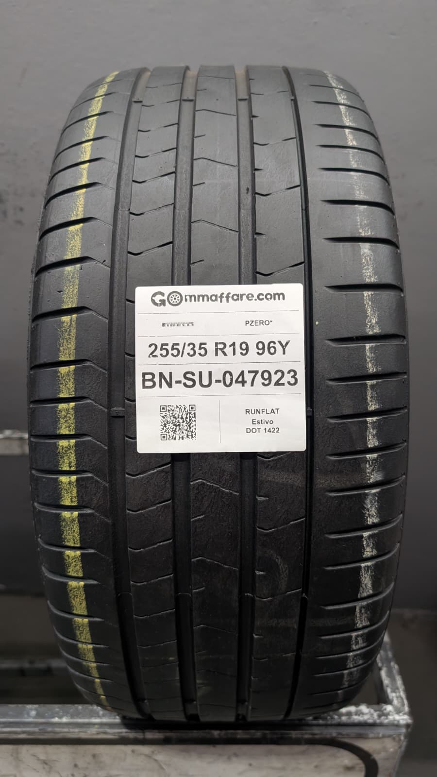 Pirelli PZERO* 255/35 R19